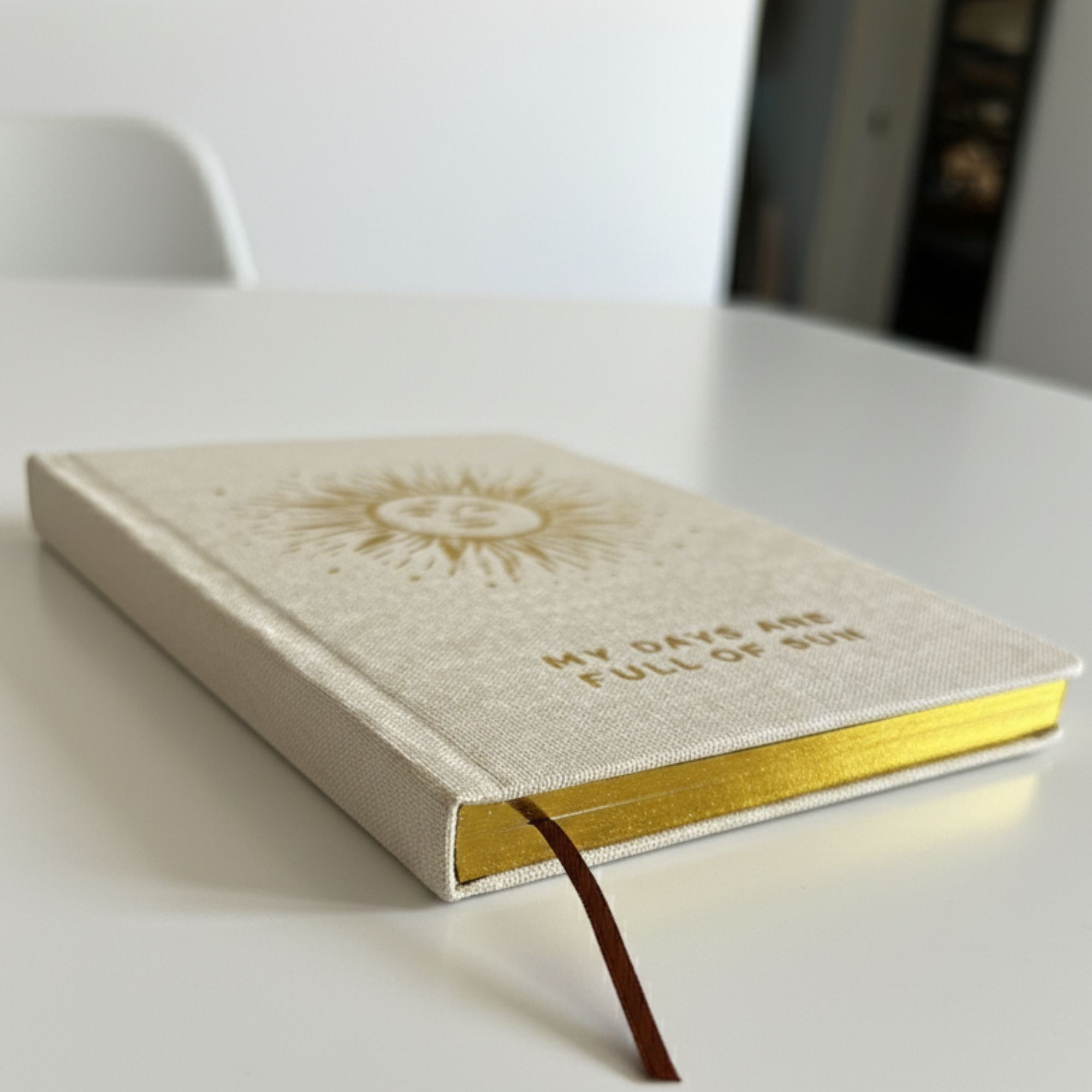 Diario de gratitud marfil con ribete dorado - 120 páginas - Mis días están llenos de sol - Imagen 3