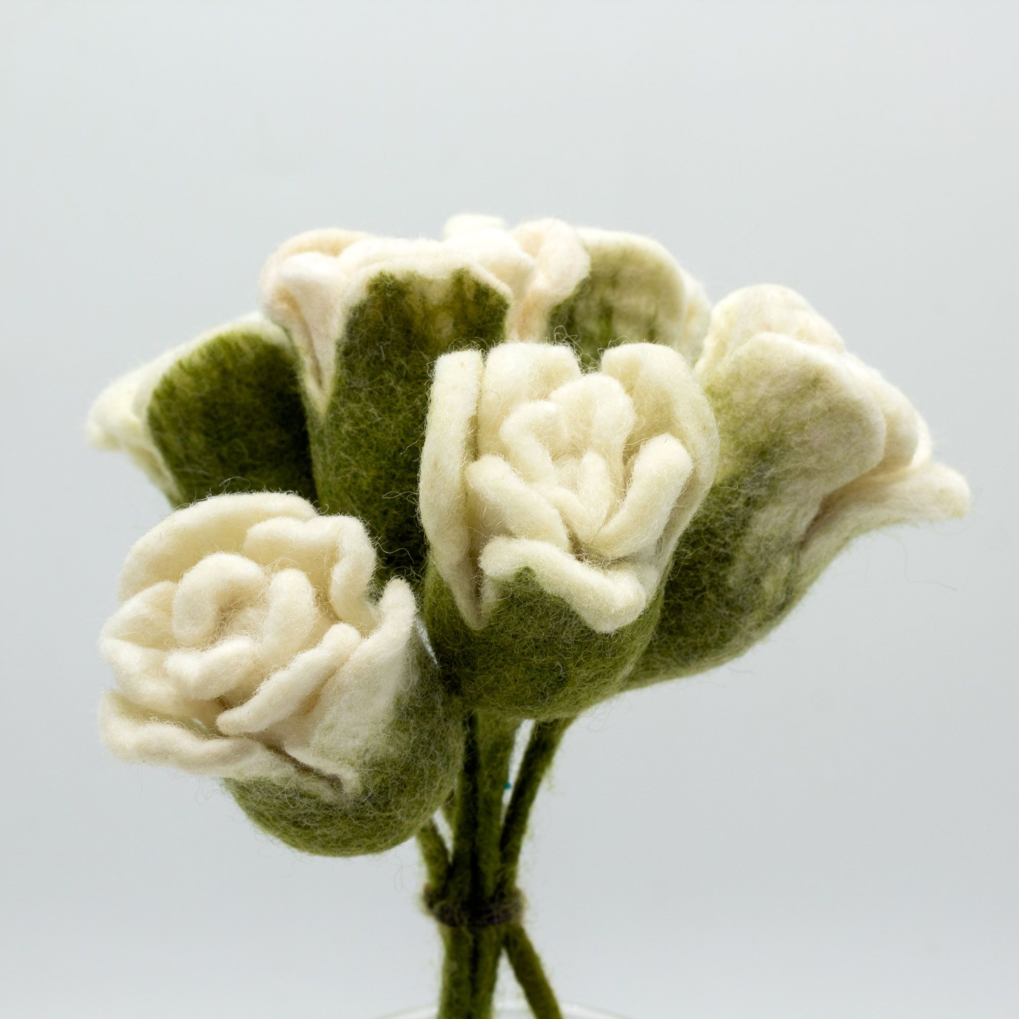 Flores de fieltro - Rosas blancas - Imagen 2