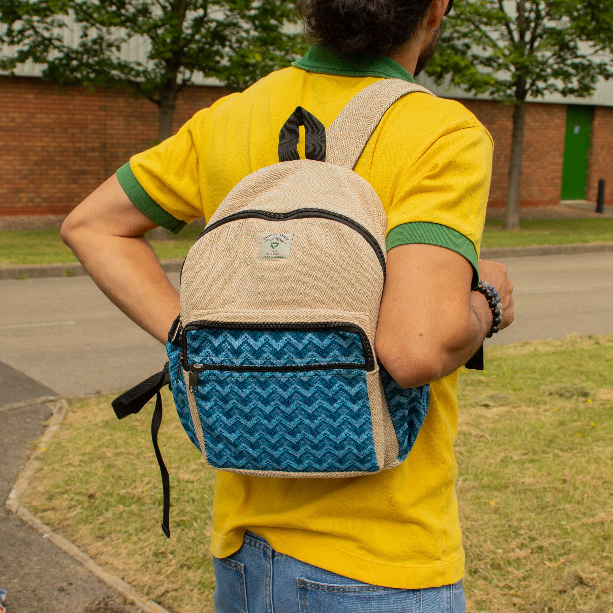 Mochila Estándar de Katmandú - Diseño Dhaka (34x27x10cm) - Imagen 11