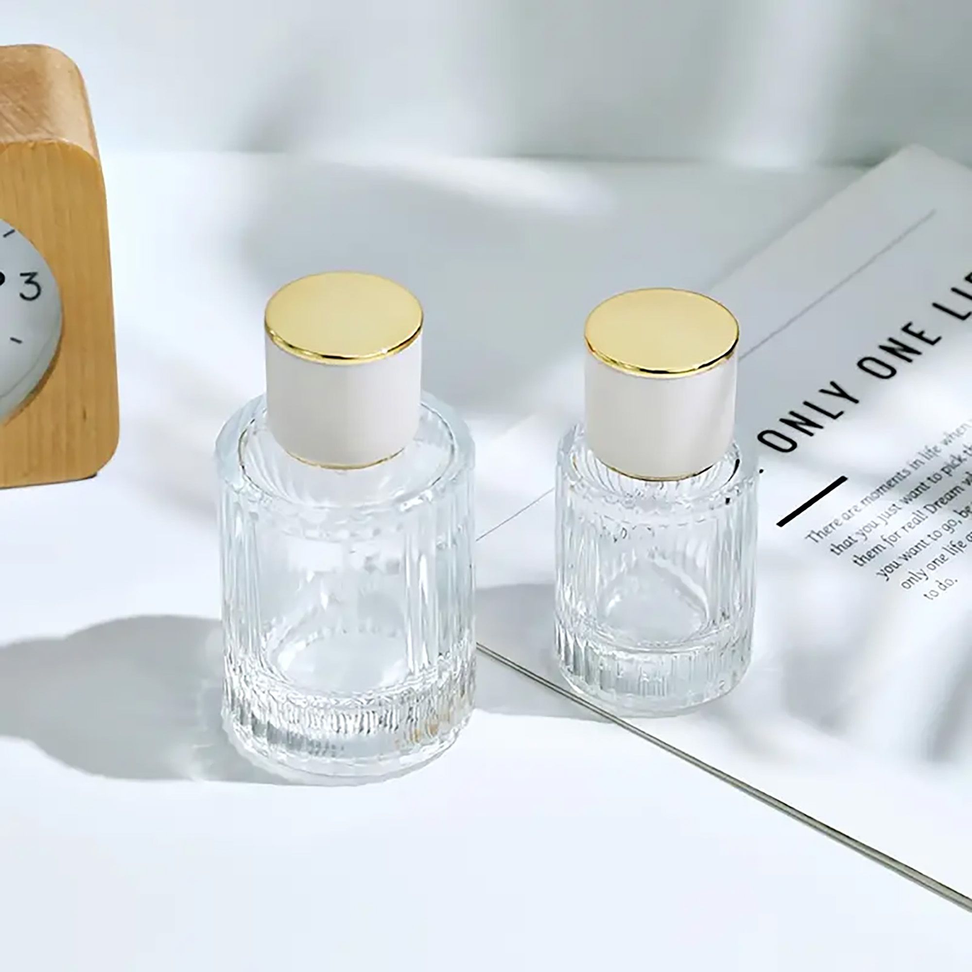 Frascos de vidrio para perfume con pulveridaor y tapa rosa 30 ml - Imagen 6