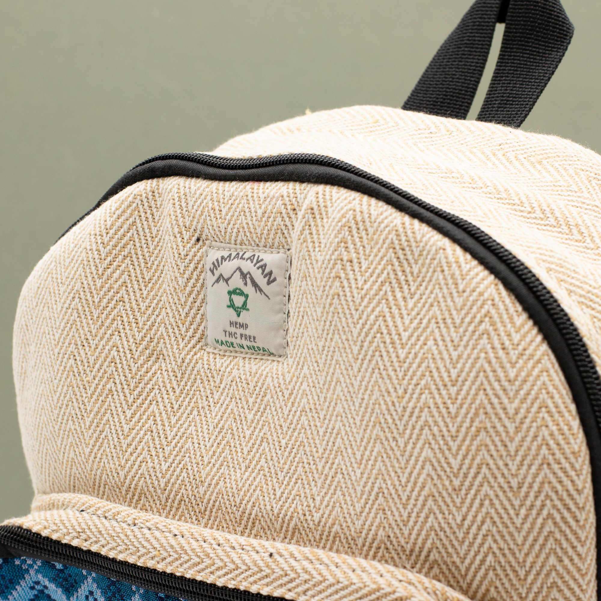 Mochila Estándar de Katmandú - Diseño Dhaka (34x27x10cm) - Imagen 4