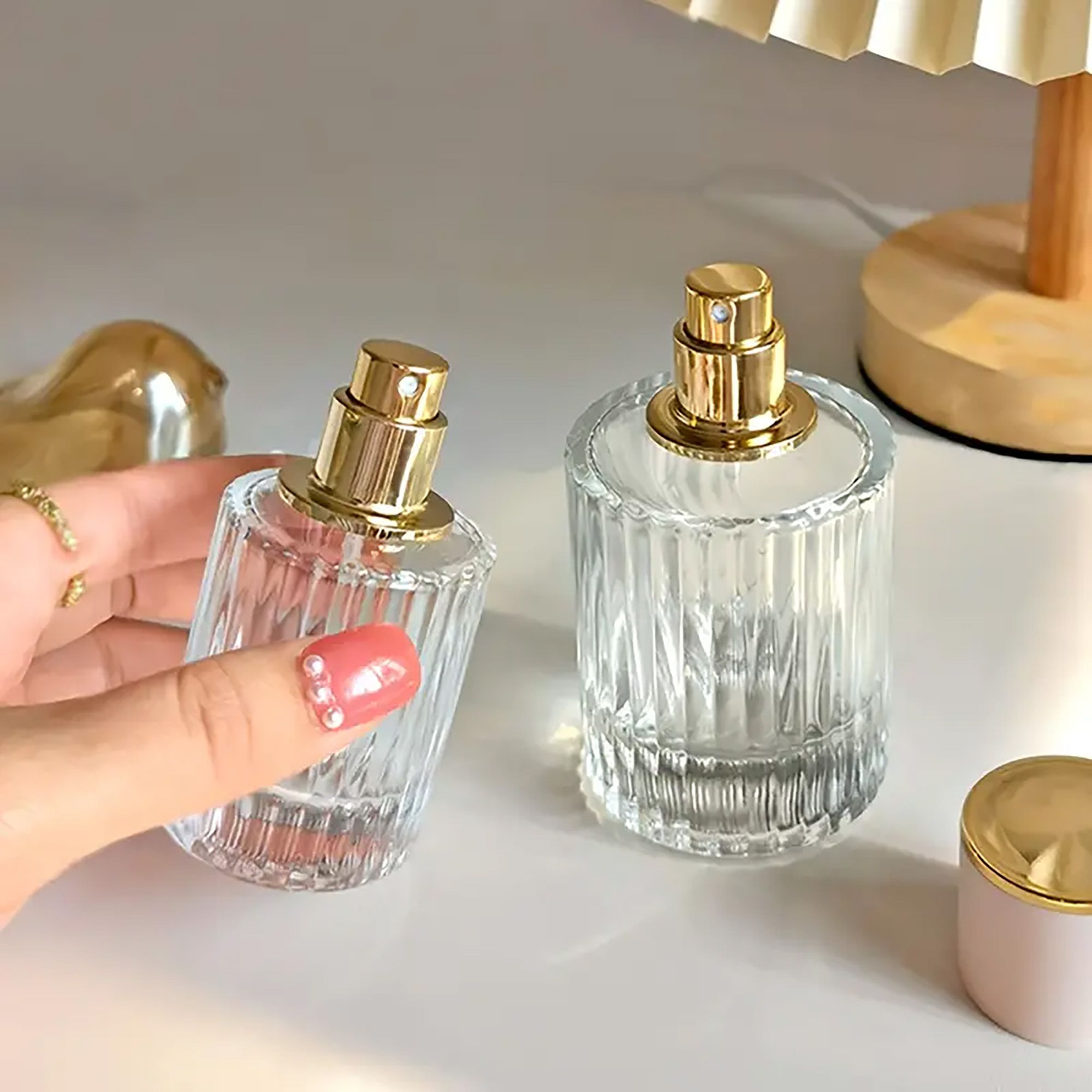 Frascos de vidrio para perfume con pulveridaor y tapa rosa 30 ml - Imagen 4