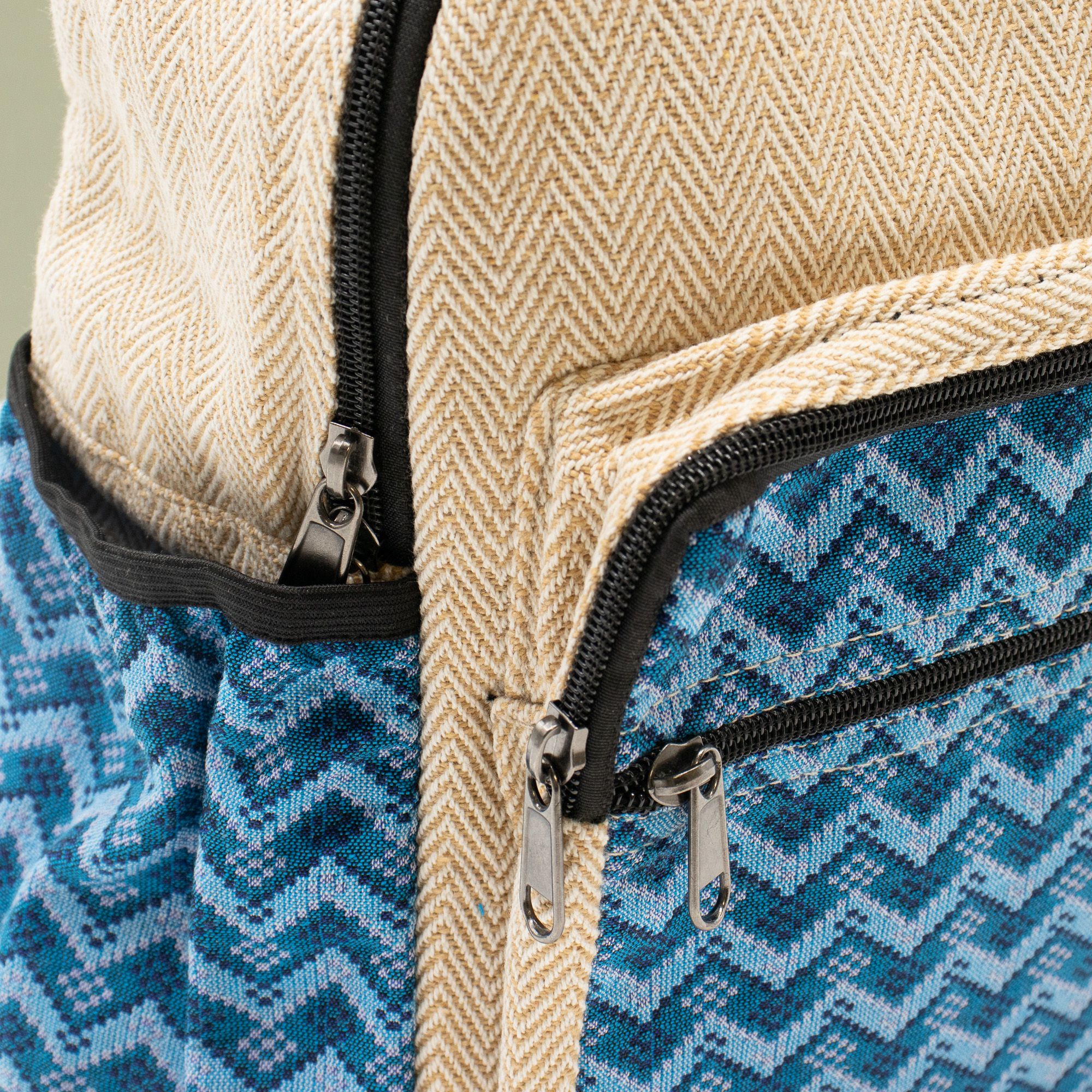 Mochila Estándar de Katmandú - Diseño Dhaka (34x27x10cm) - Imagen 8