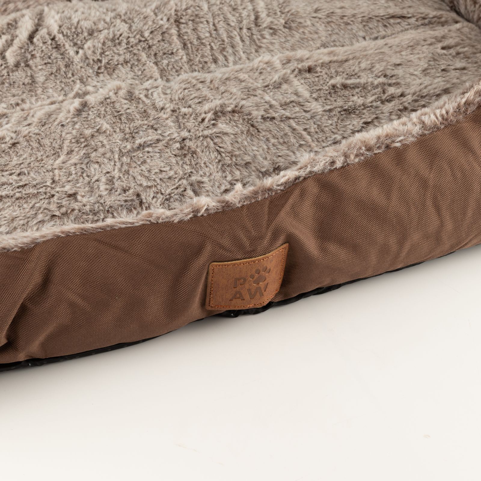 PAW Bed – Oso de peluche marrón mediano – 70 × 55 × 18 cm - Imagen 6